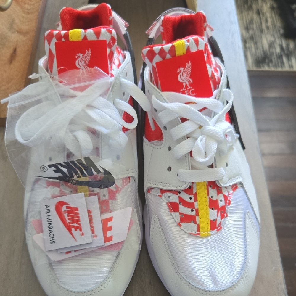 Nike Kids Huarache Red and White Sneakers - NO BOX-